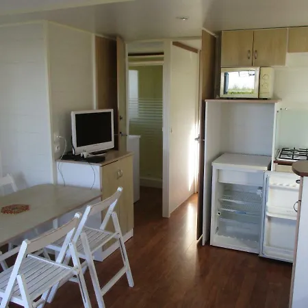 Camping Le Bellevue Proche De Royan *