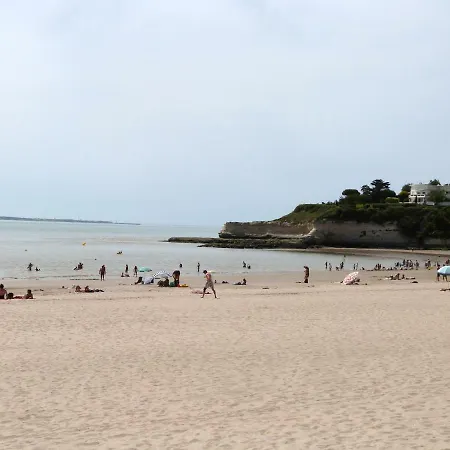 Camping Le Bellevue Proche De Royan Barzan